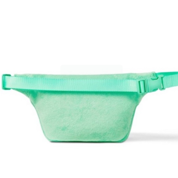Stoney Clover Lane Terry Cloth Green
Fanny Pack Limited Edition Target - Picture 2 of 9